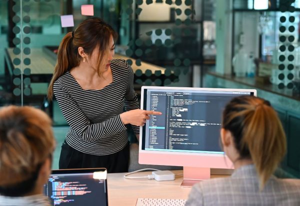 Cara Mengurangi Biaya Manajemen TI dengan AI: Langkah Cerdas untuk Bisnis Modern